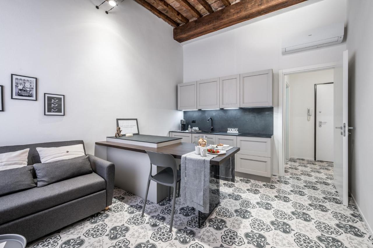 Emilia Palace Apartment *